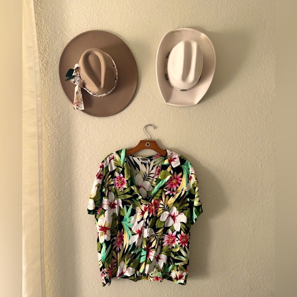 Vintage Aloha Hut Hawaiian Shirt✨